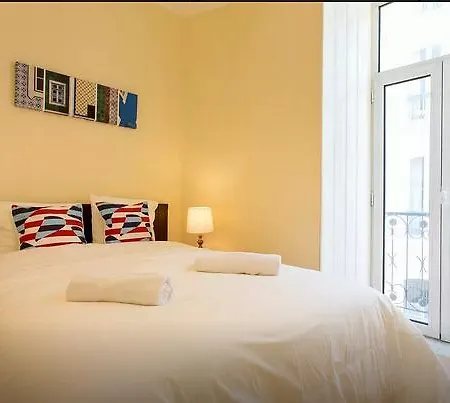 Secret & Charming Sao Bento Flat דירה *